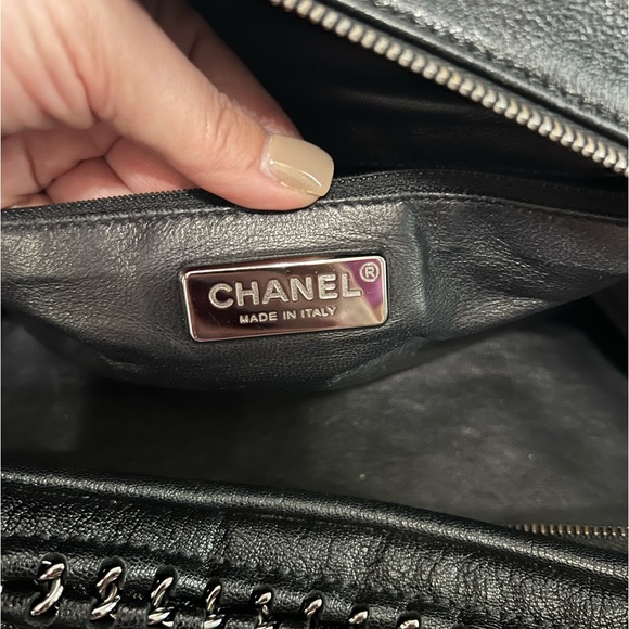 CHANEL Large Chain Trim Luxe Ligne Bowler Boston Bag - Picture 8 of 14